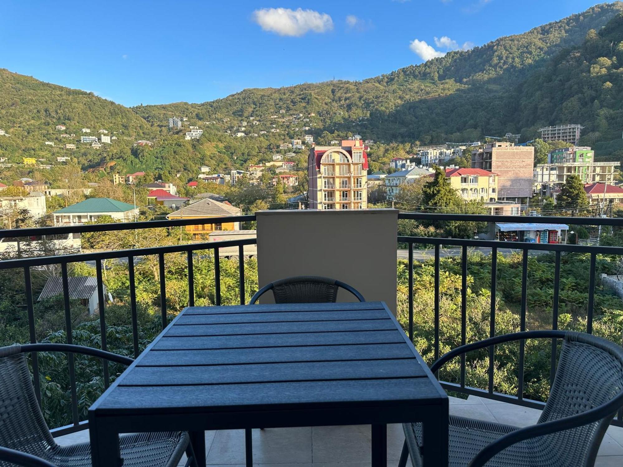 Gonio N301A Beachfront Mountain View Apartment 外观 照片